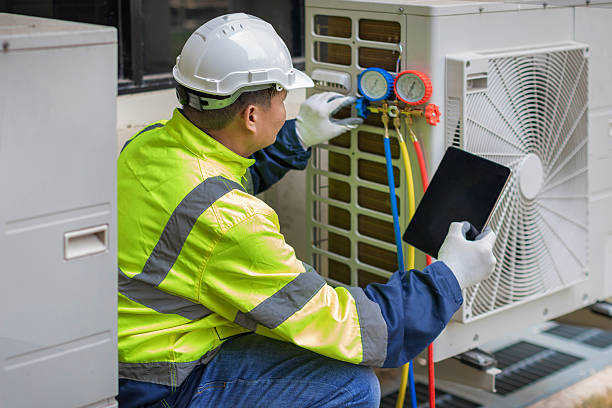 Professional Hvac Installation technician working in Harwood Heights, IL